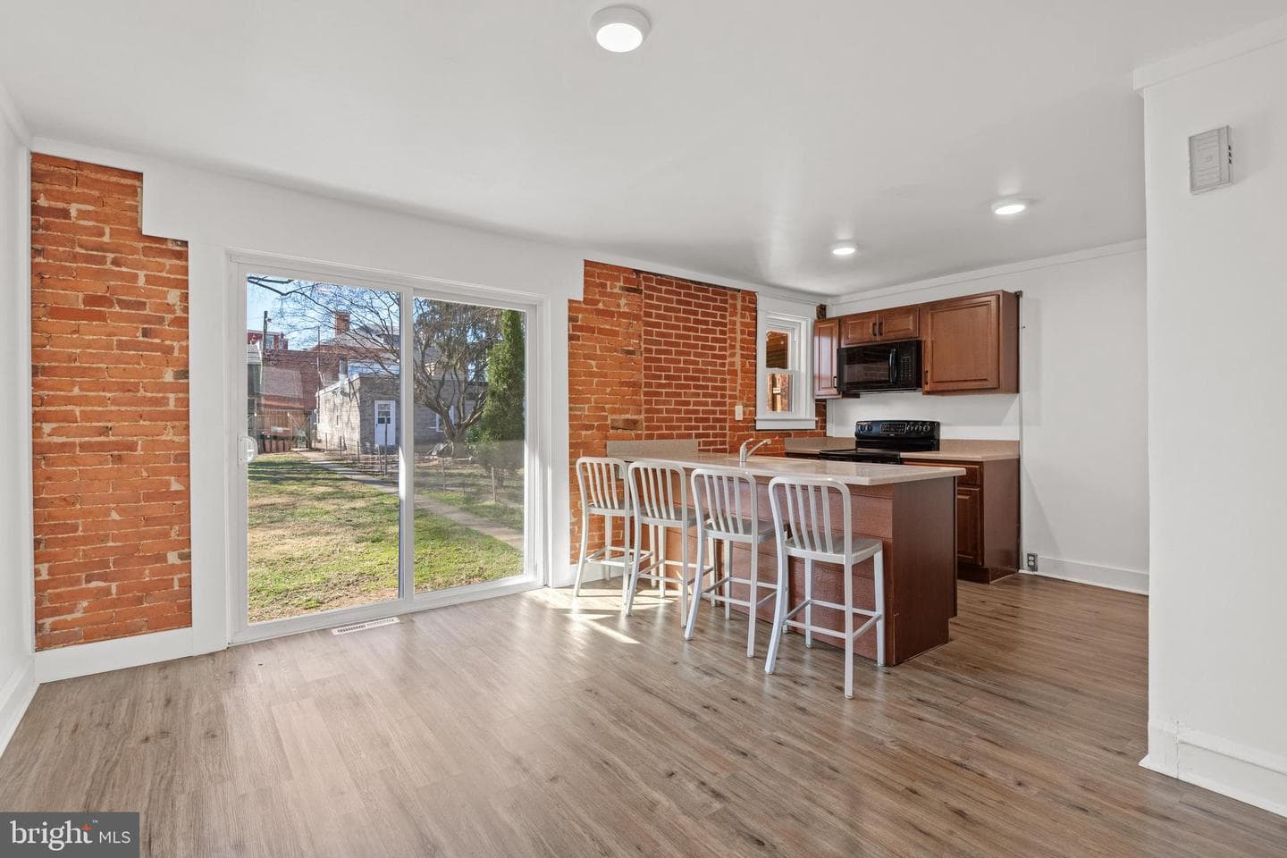 438 E Ross Street photo 9