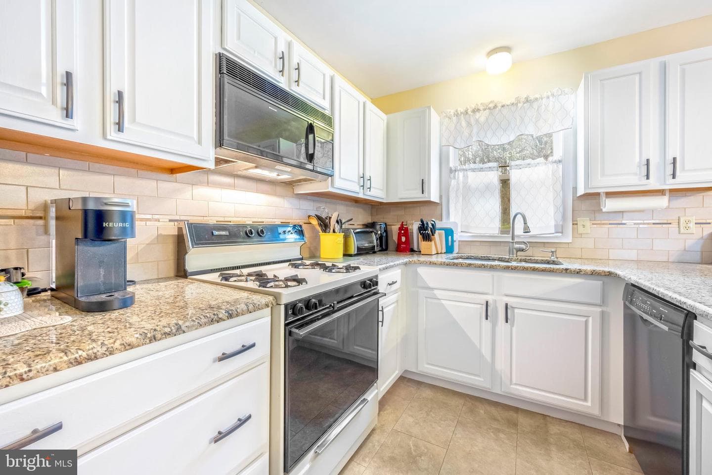 208 Oakridge Drive photo 3
