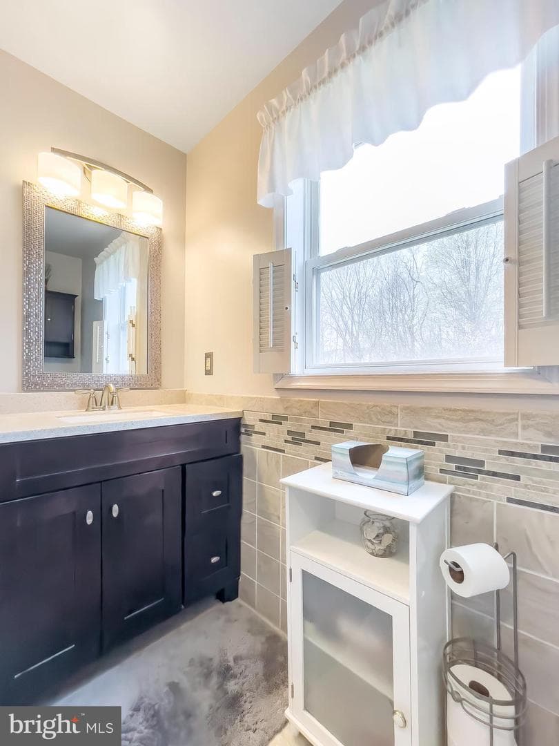 208 Oakridge Drive photo 9