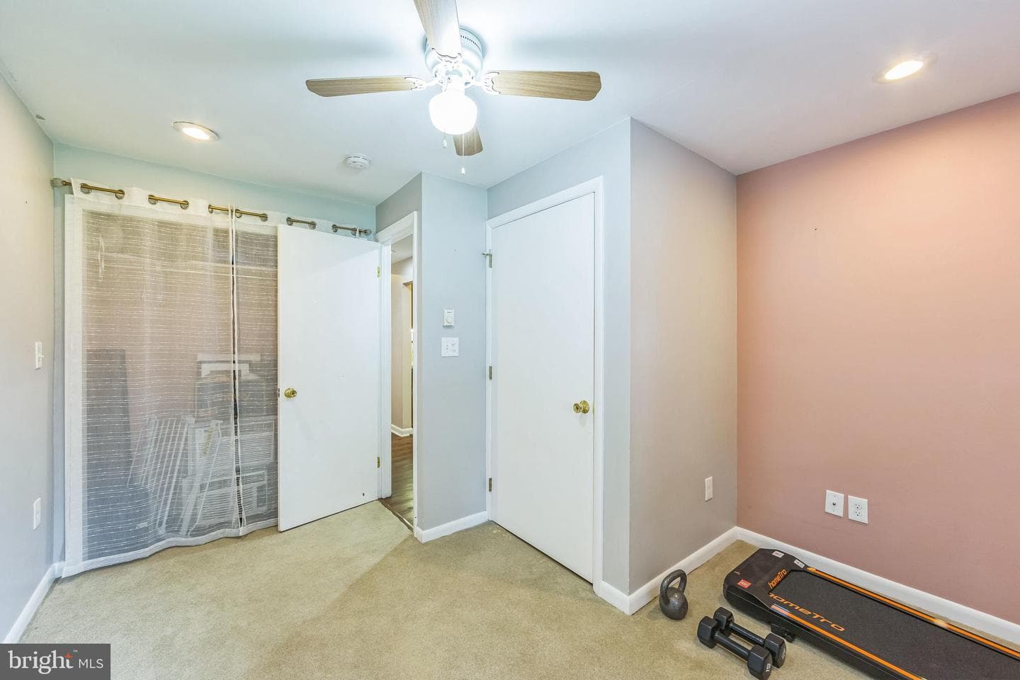 210 Noble Street photo 22
