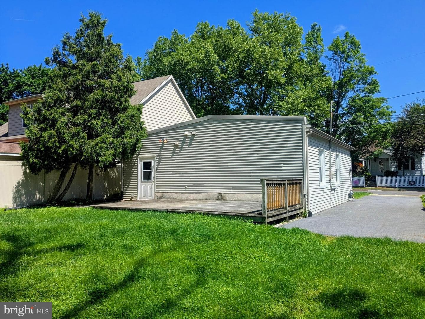 210 Noble Street photo 29