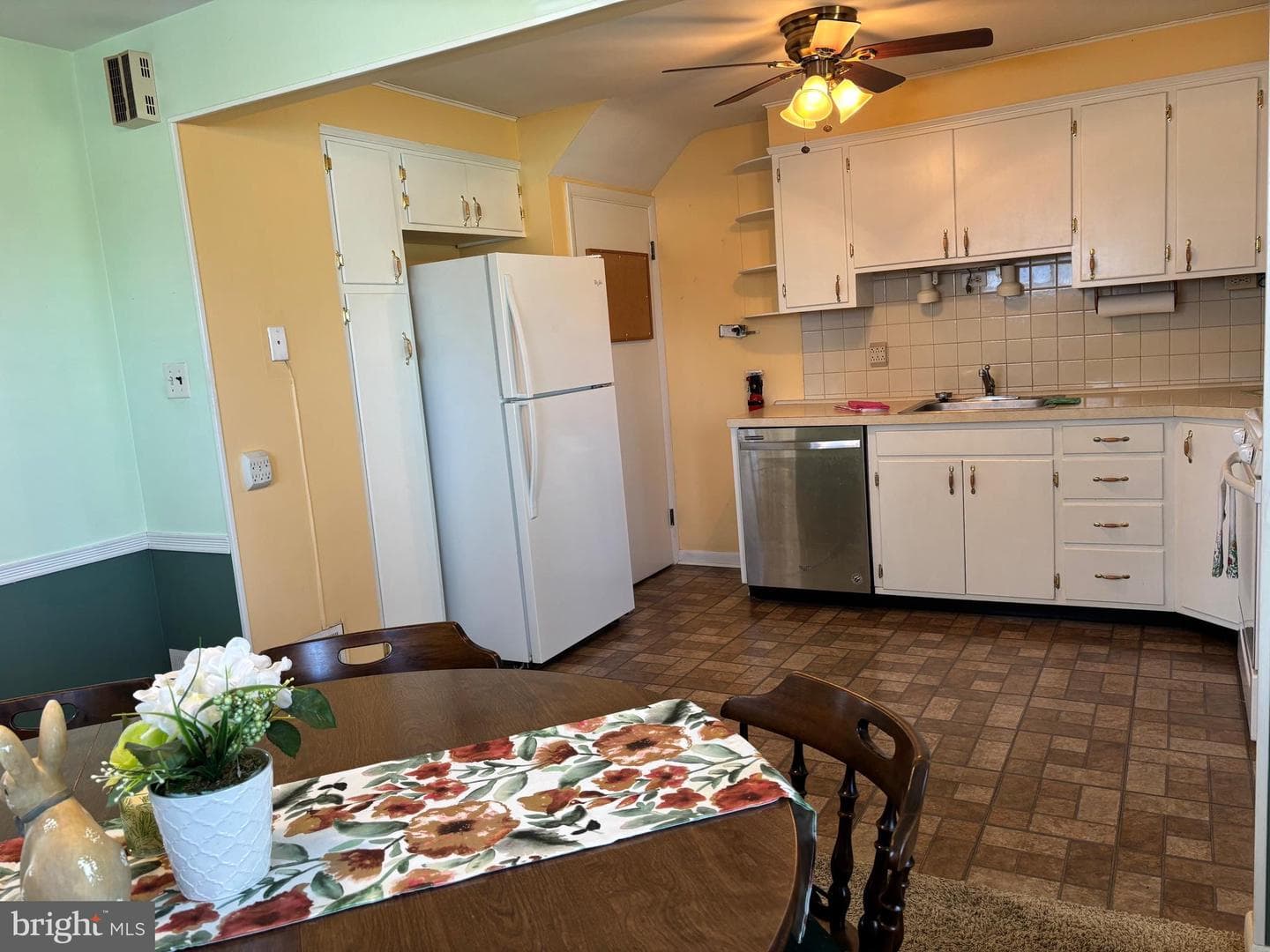 1819 Hemlock Road photo 9