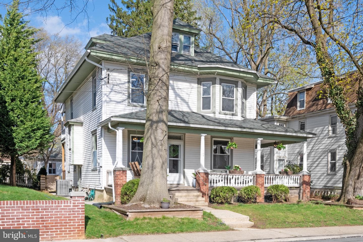 109 S Hazel Street photo 2