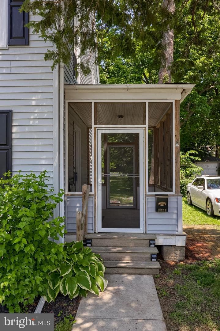 1221 Elm Avenue photo 11