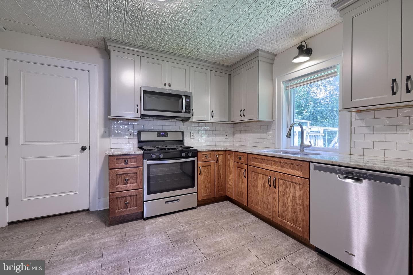 1221 Elm Avenue photo 22