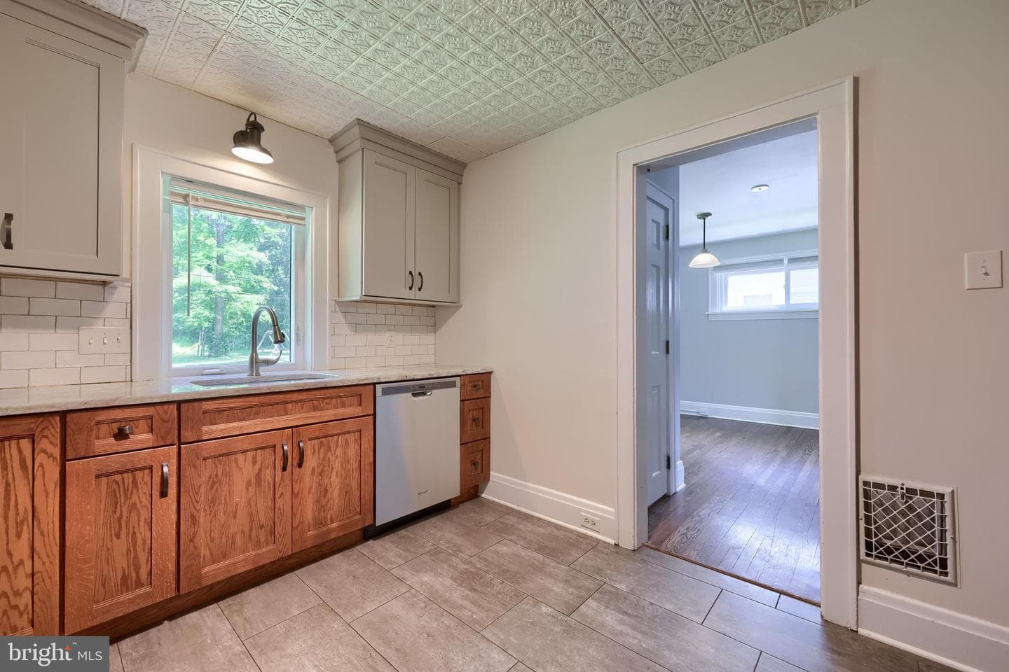 1221 Elm Avenue photo 25