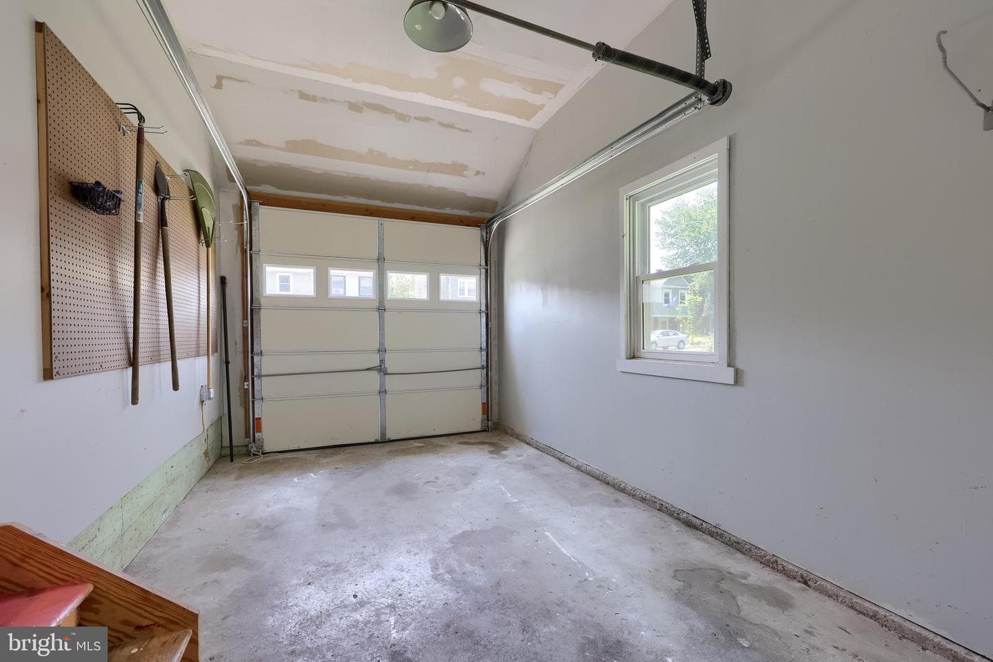 1221 Elm Avenue photo 35