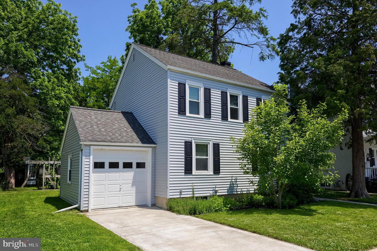 1221 Elm Avenue photo 6