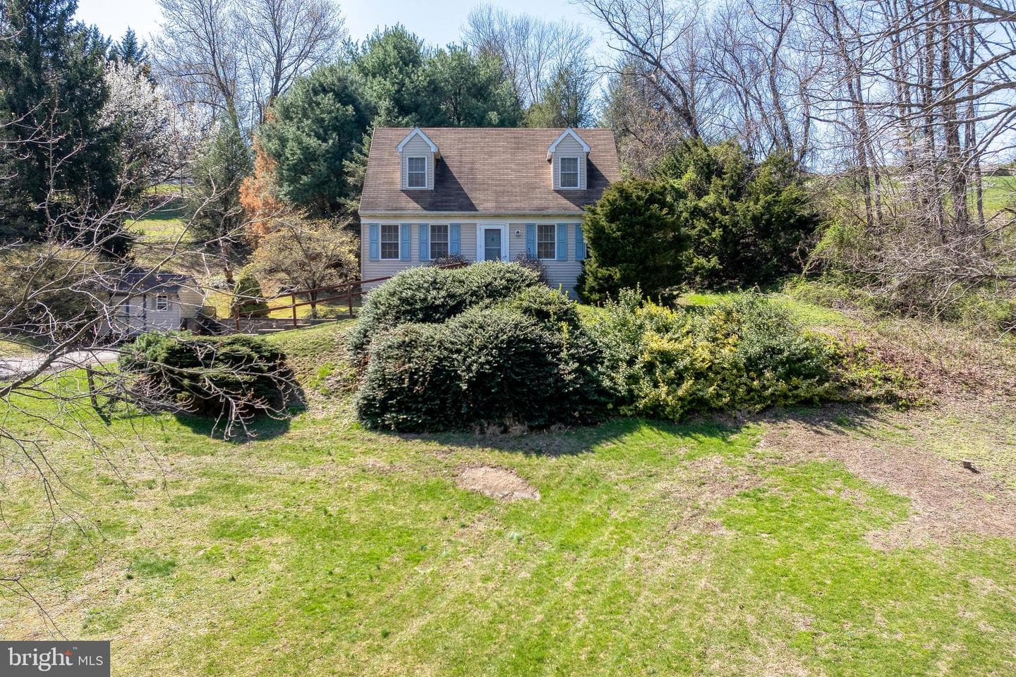 243 Magnolia Drive photo 2