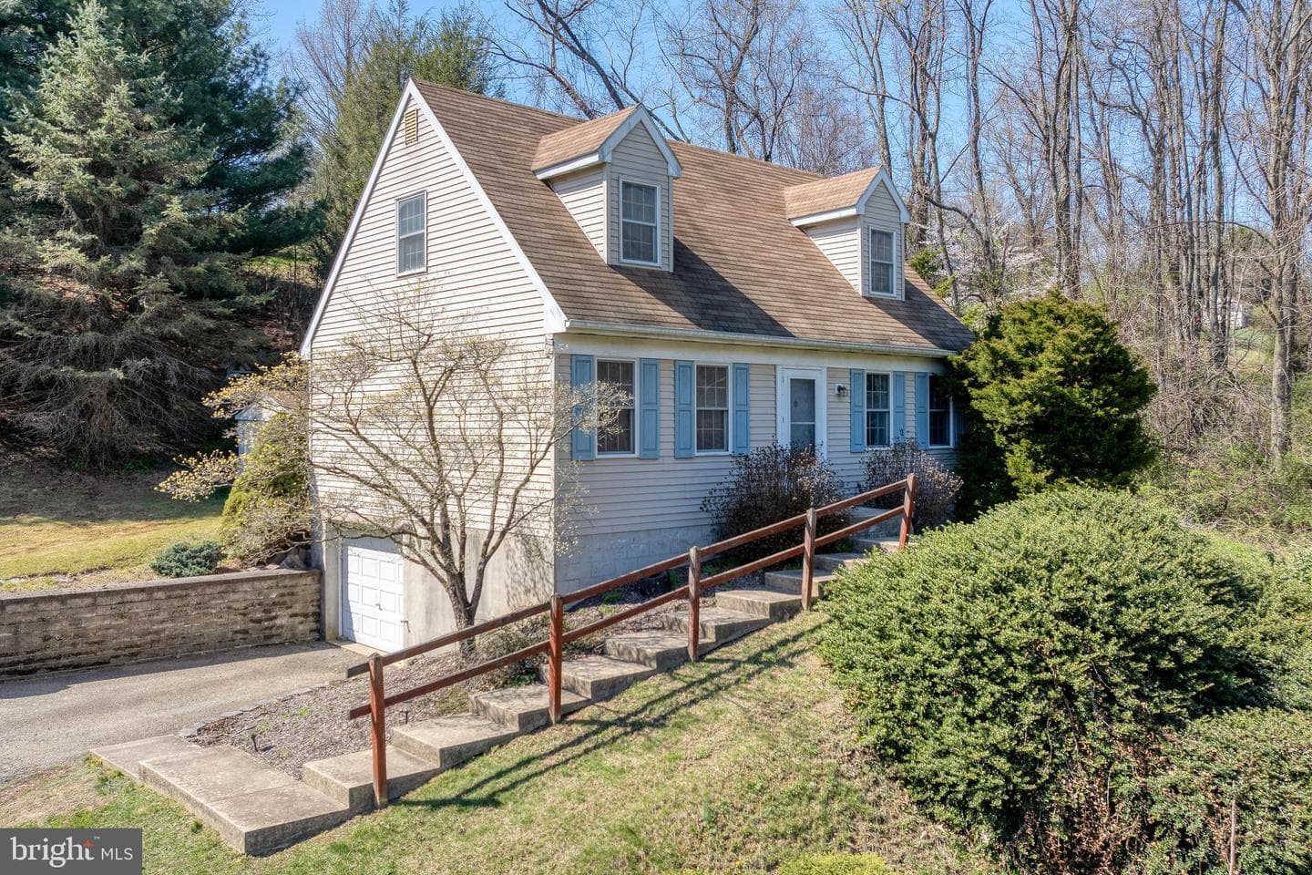 243 Magnolia Drive photo 4