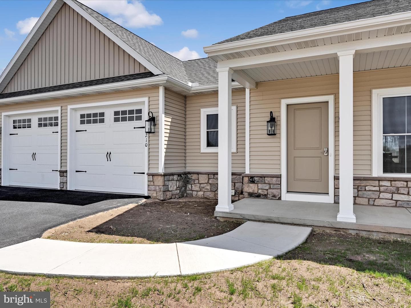 210 Randolph Drive photo 4