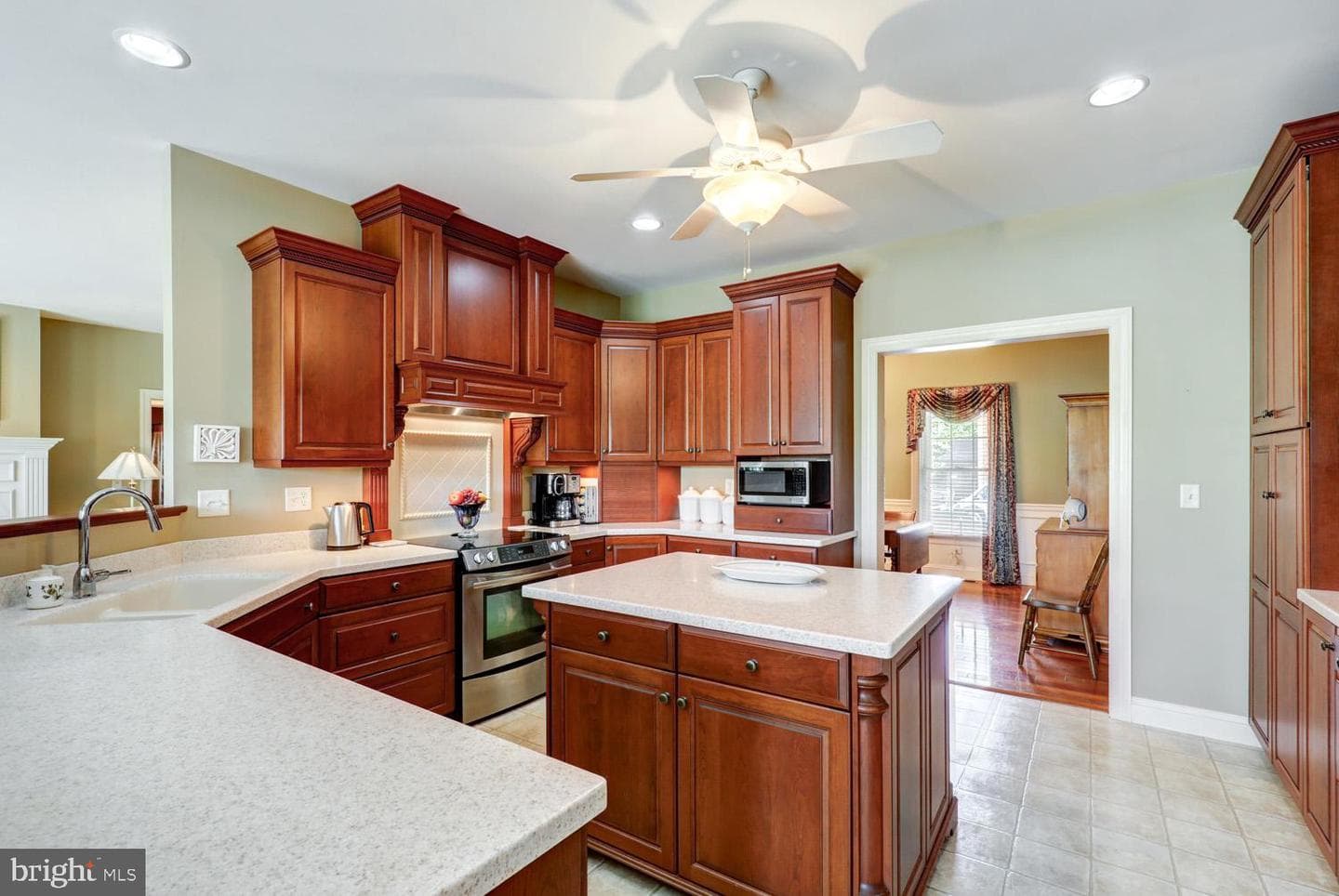 305 Miller Street photo 32