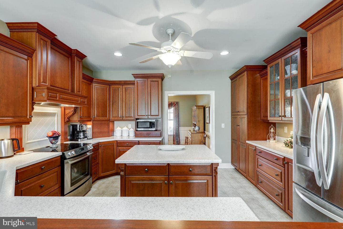305 Miller Street photo 8