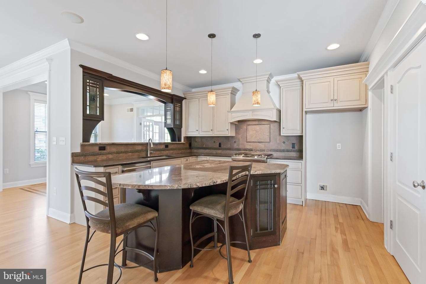 215 Meadow Creek Drive photo 10
