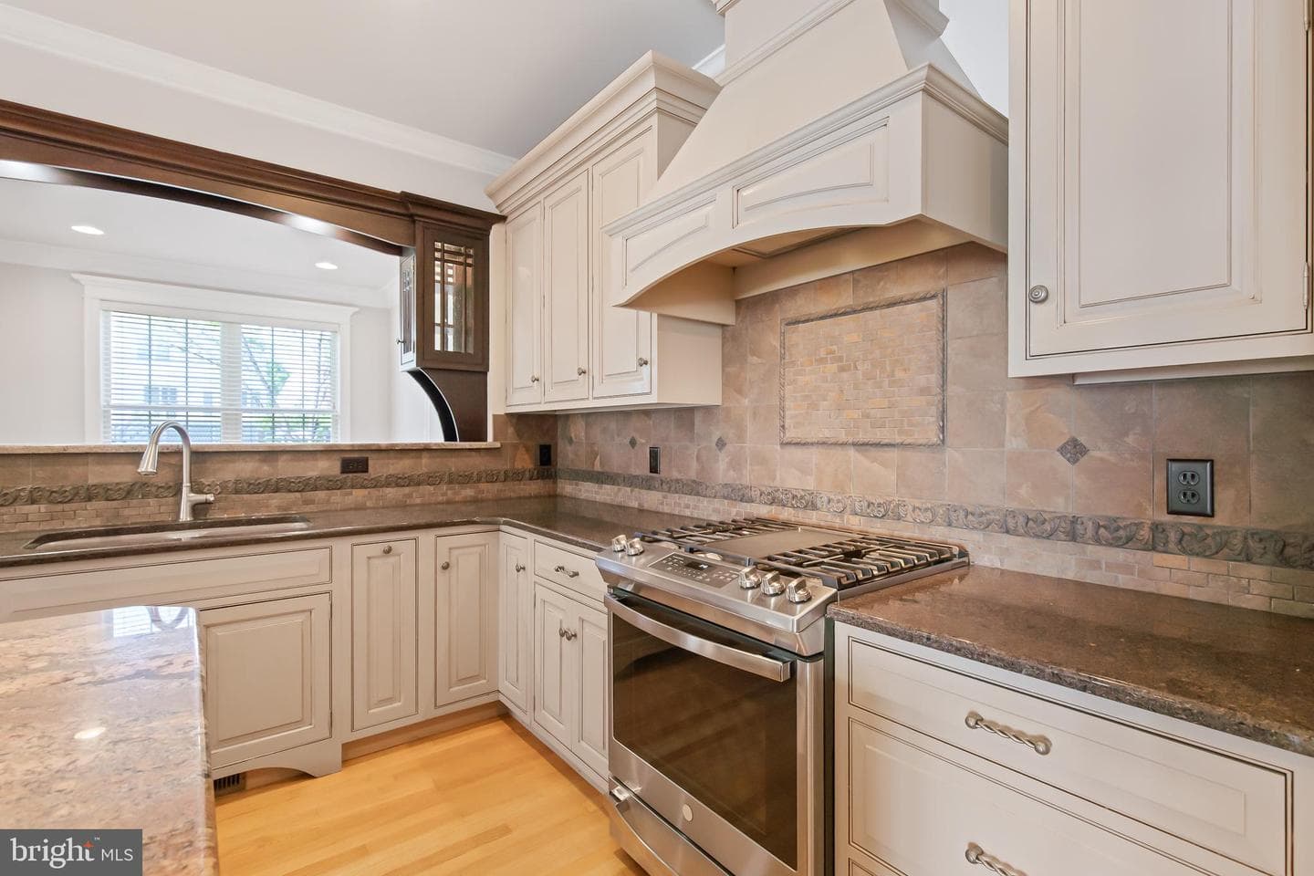 215 Meadow Creek Drive photo 12