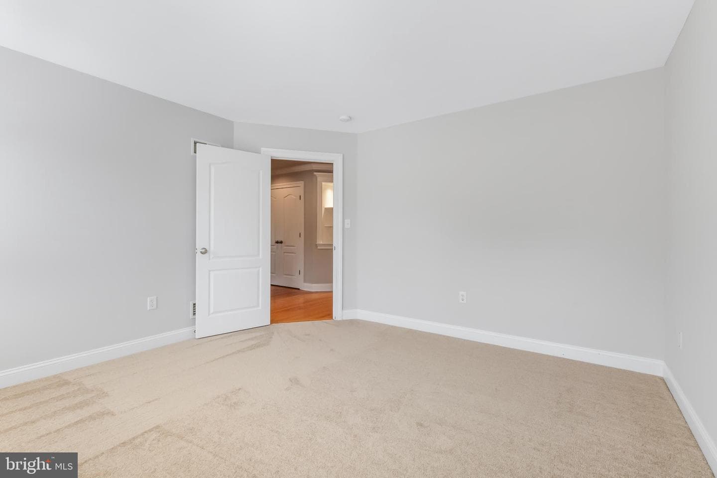 215 Meadow Creek Drive photo 25