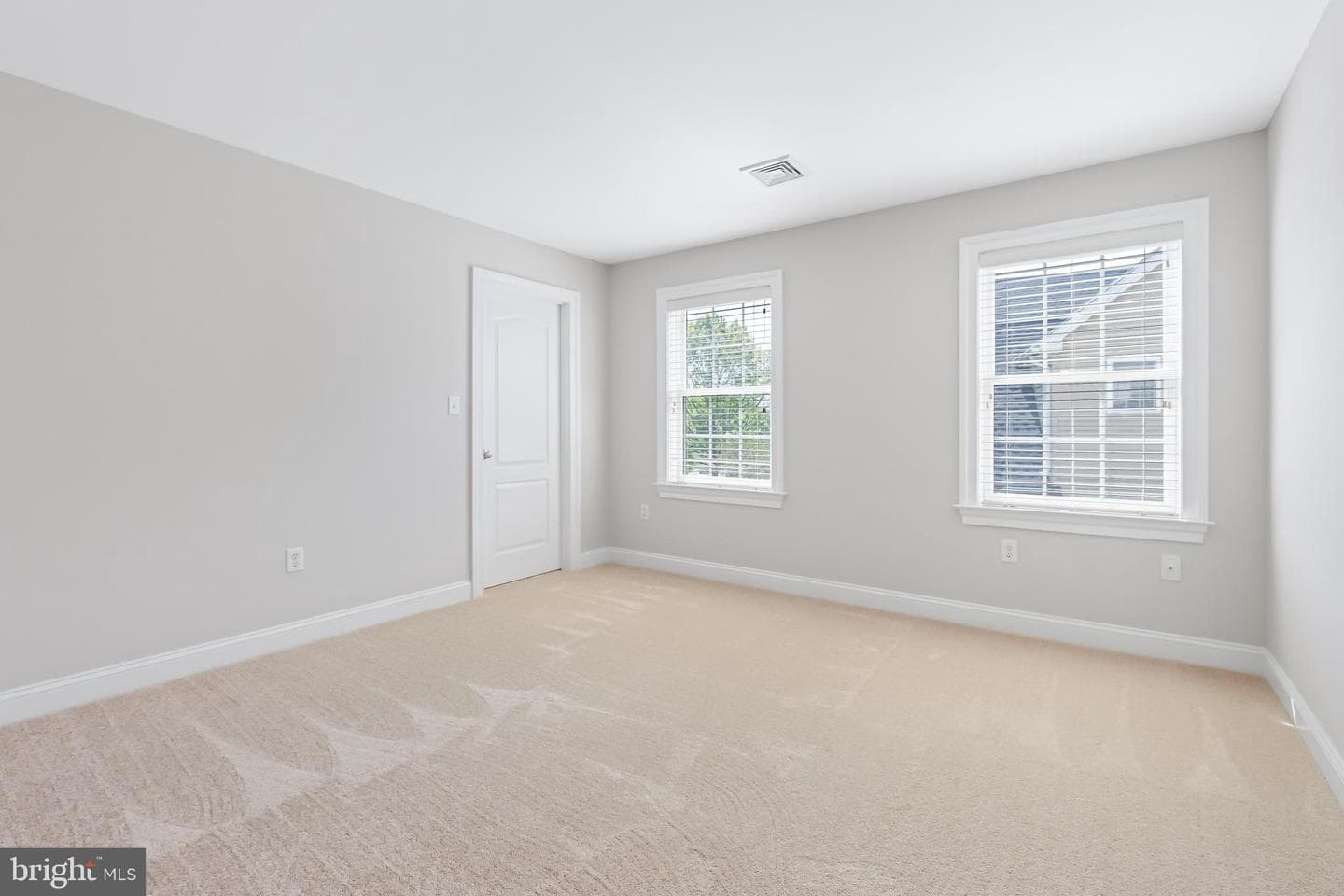 215 Meadow Creek Drive photo 26