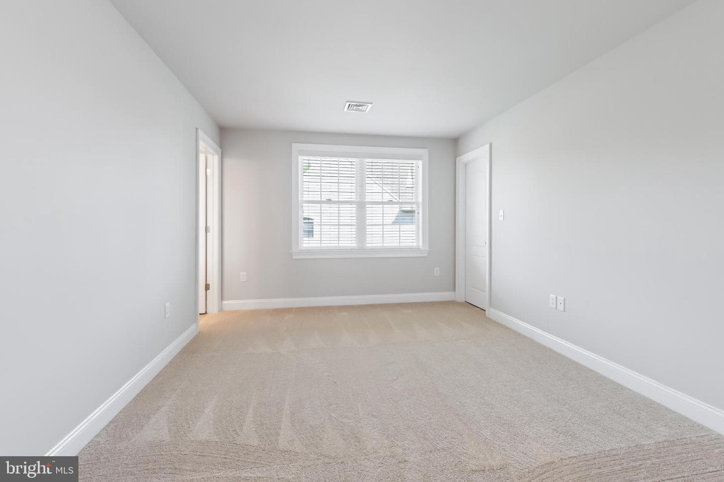 215 Meadow Creek Drive photo 27