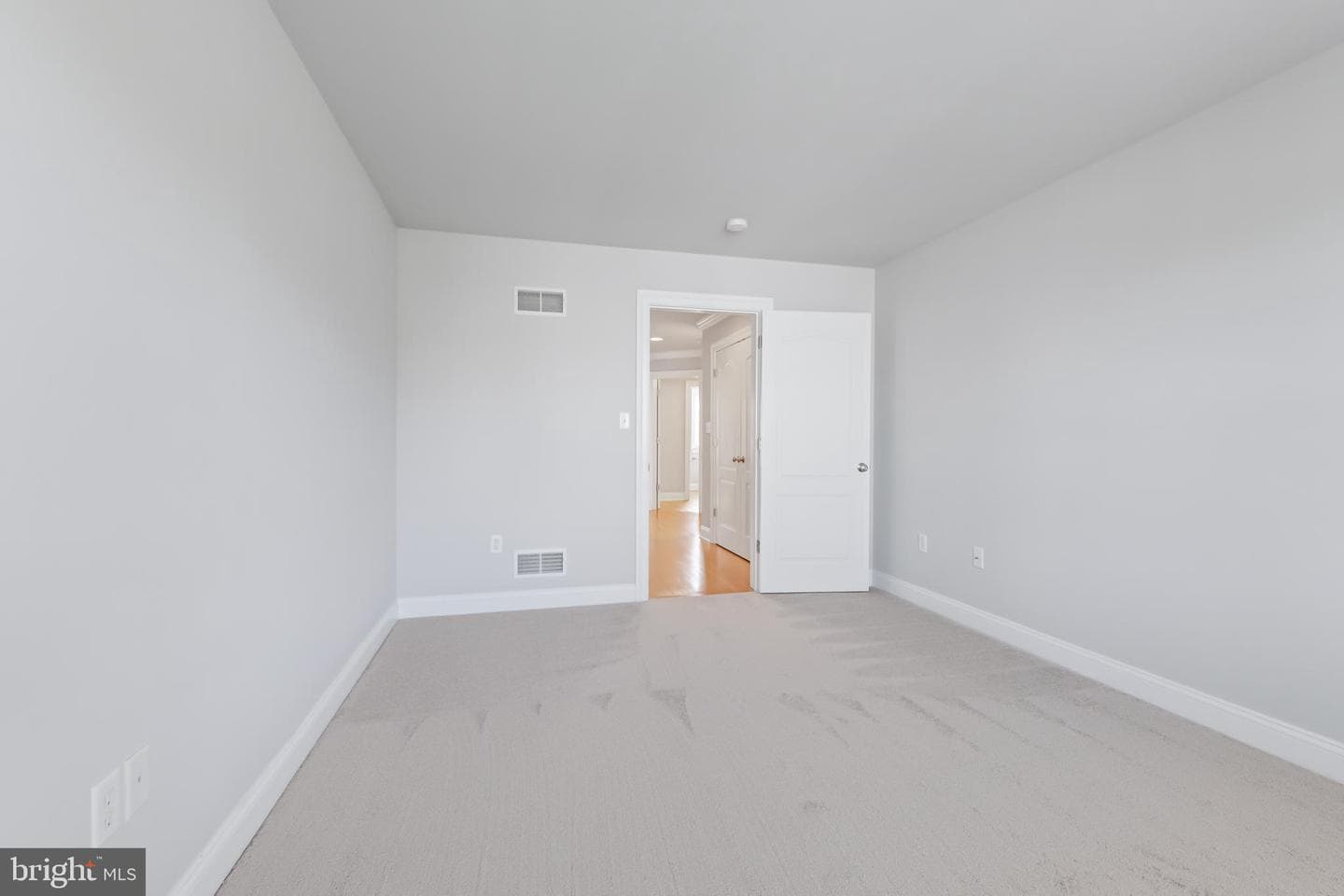 215 Meadow Creek Drive photo 28