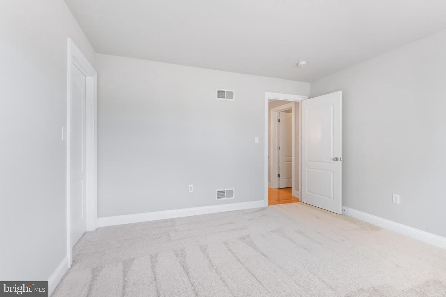 215 Meadow Creek Drive photo 32