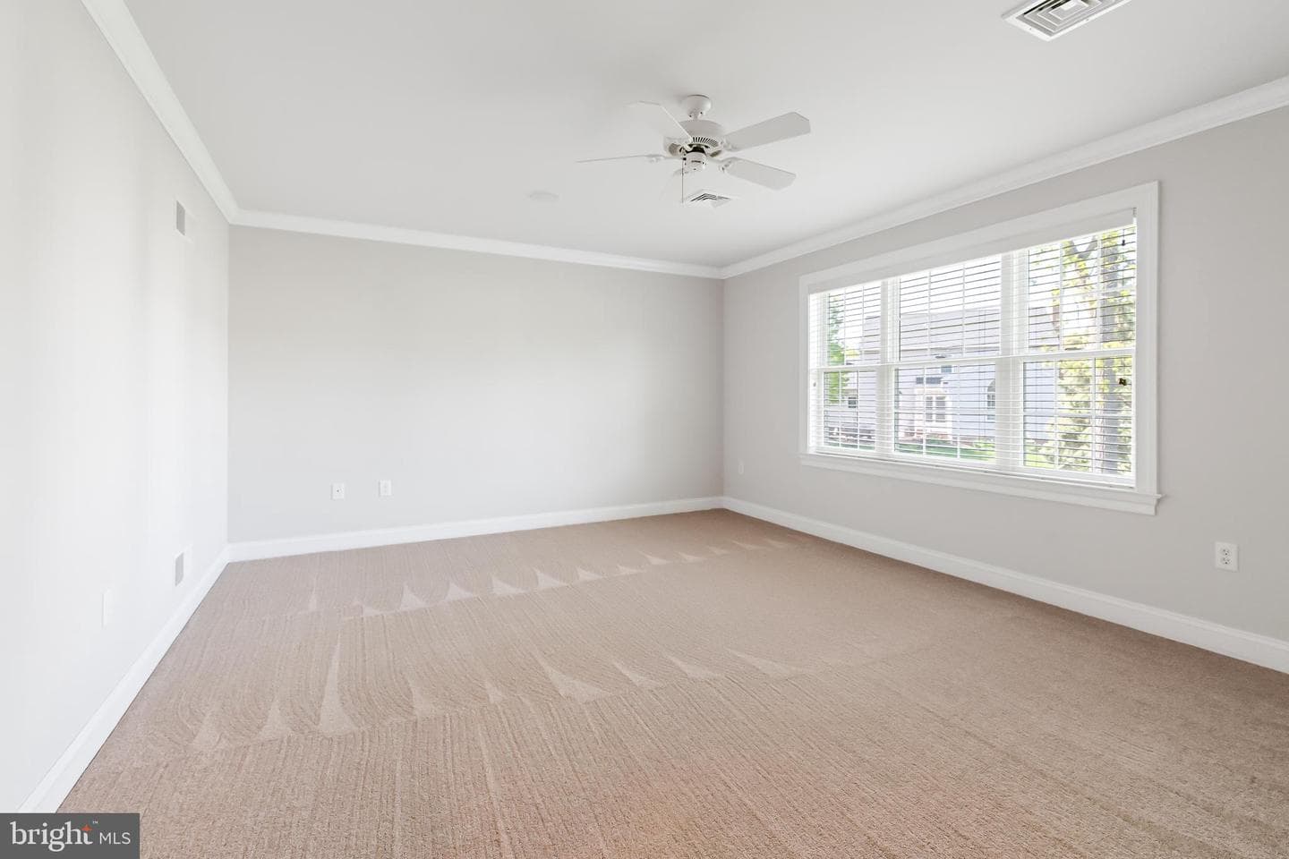 215 Meadow Creek Drive photo 33
