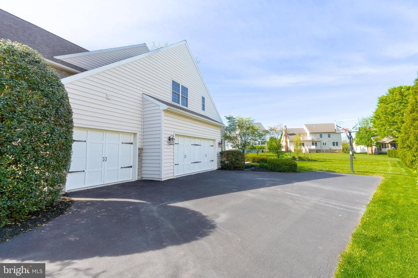 215 Meadow Creek Drive photo 5