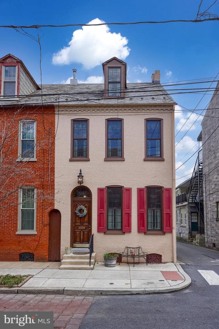 227 N Mulberry Street
