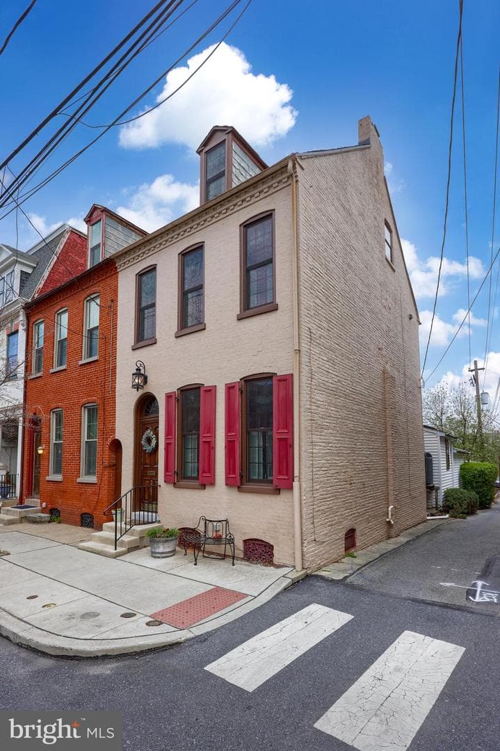 227 N Mulberry Street photo 3