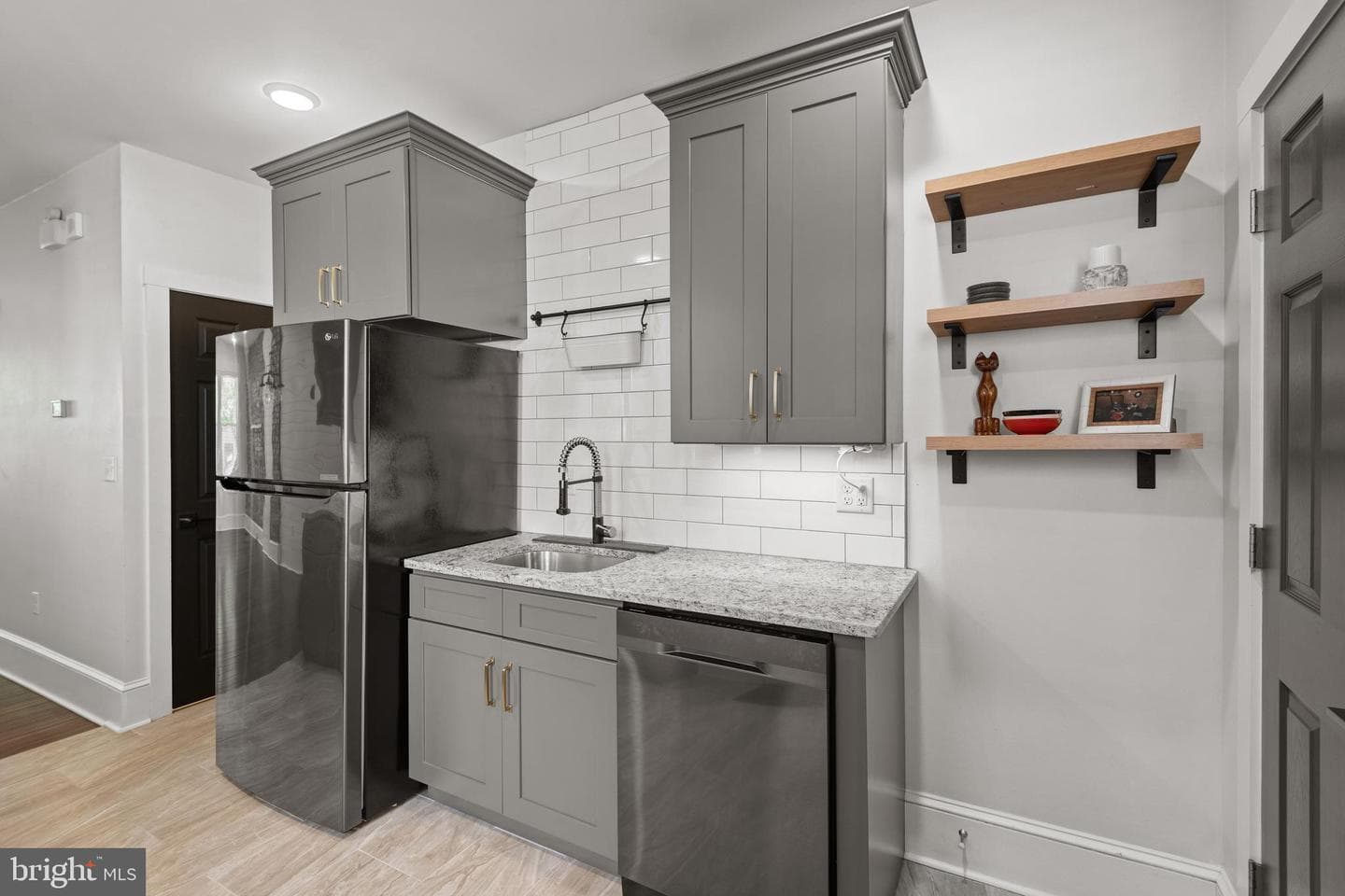 345 E Ross Street photo 17