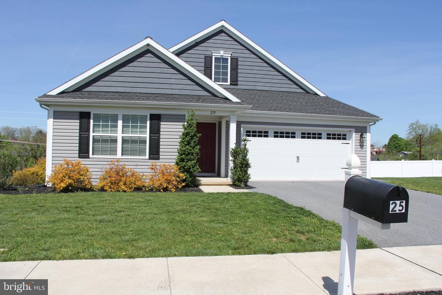 25 Amber Lane photo 2