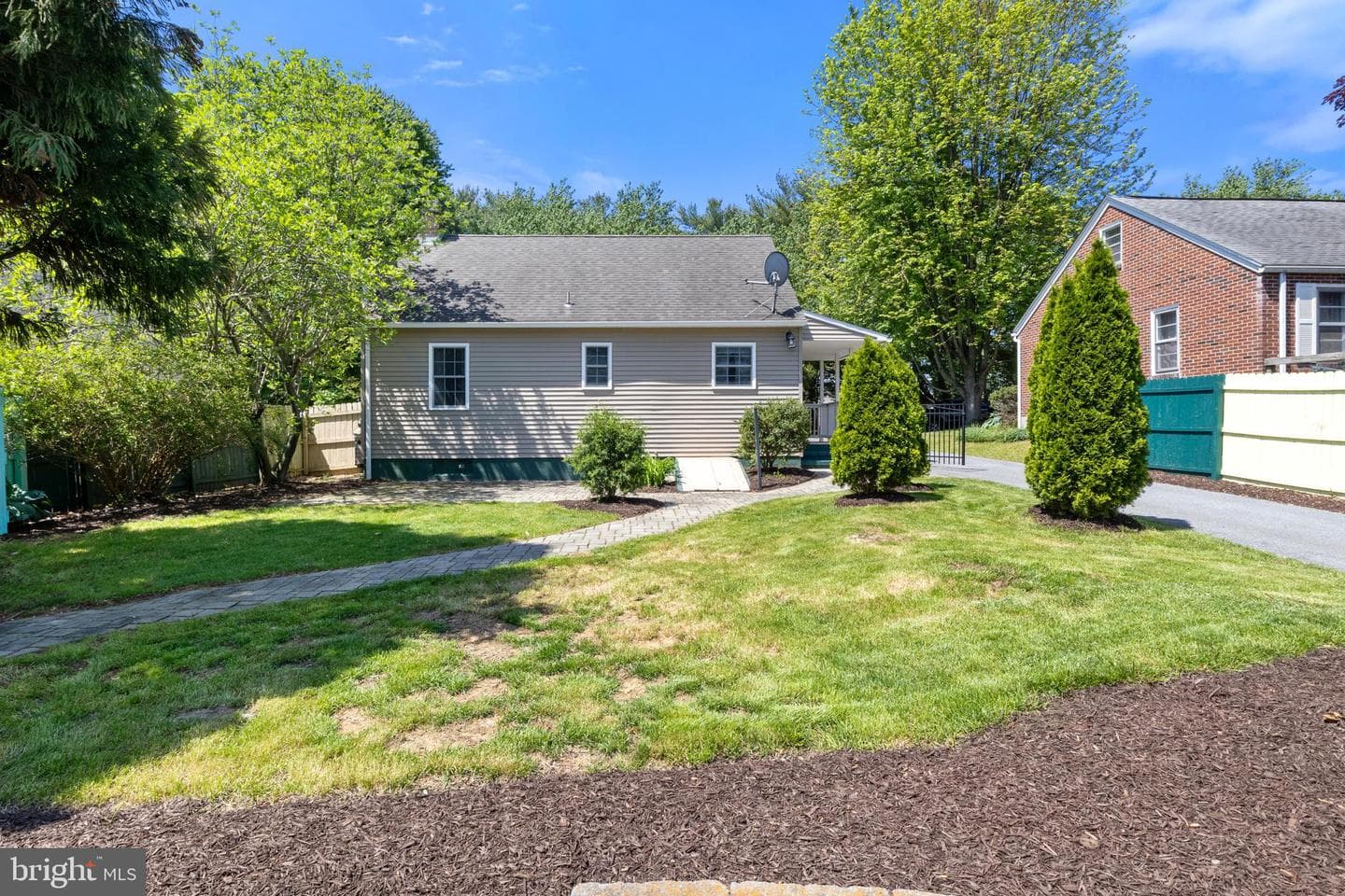 2241 Manor Ridge Drive photo 9