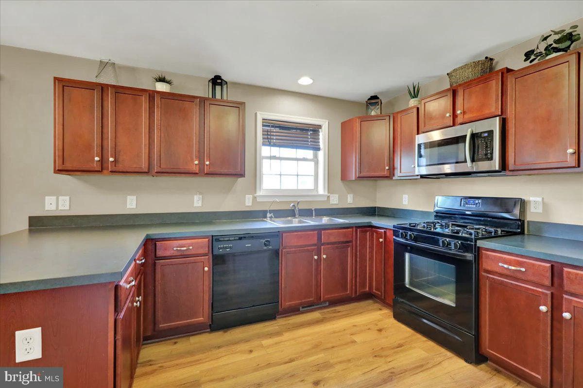 345 Alexandria Court photo 11