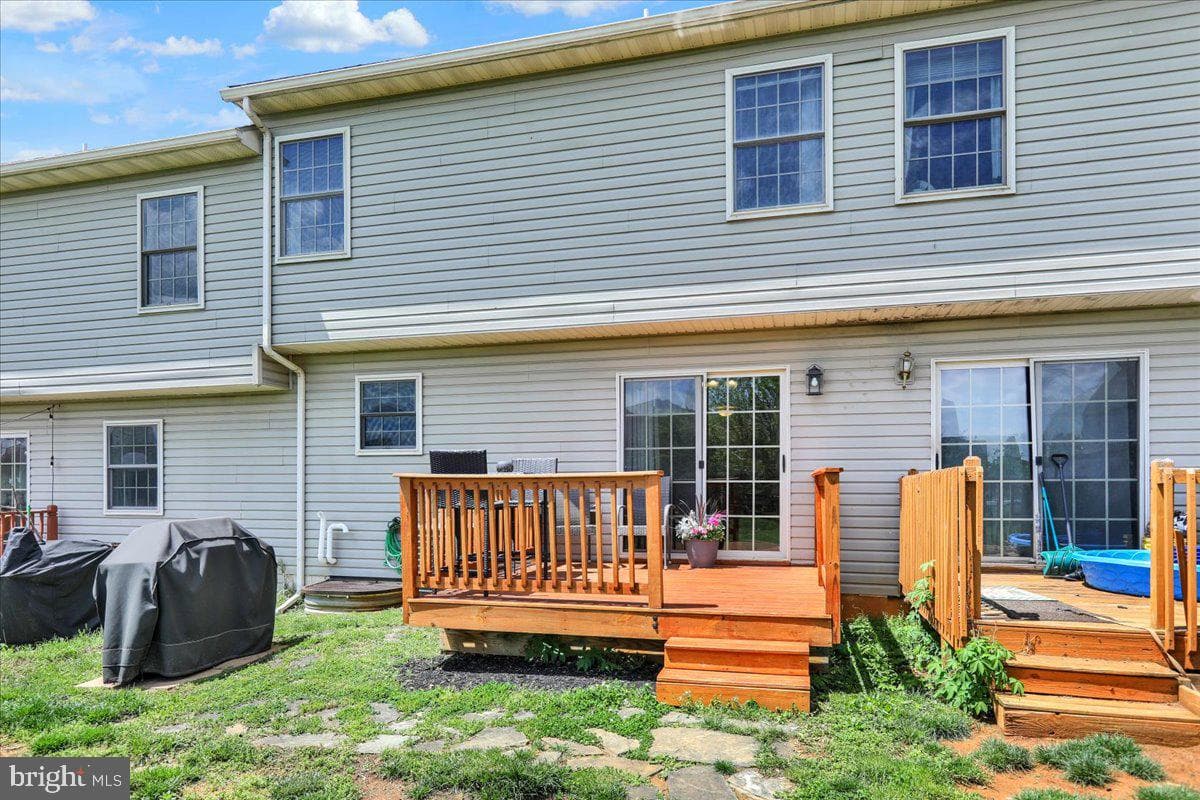 345 Alexandria Court photo 16