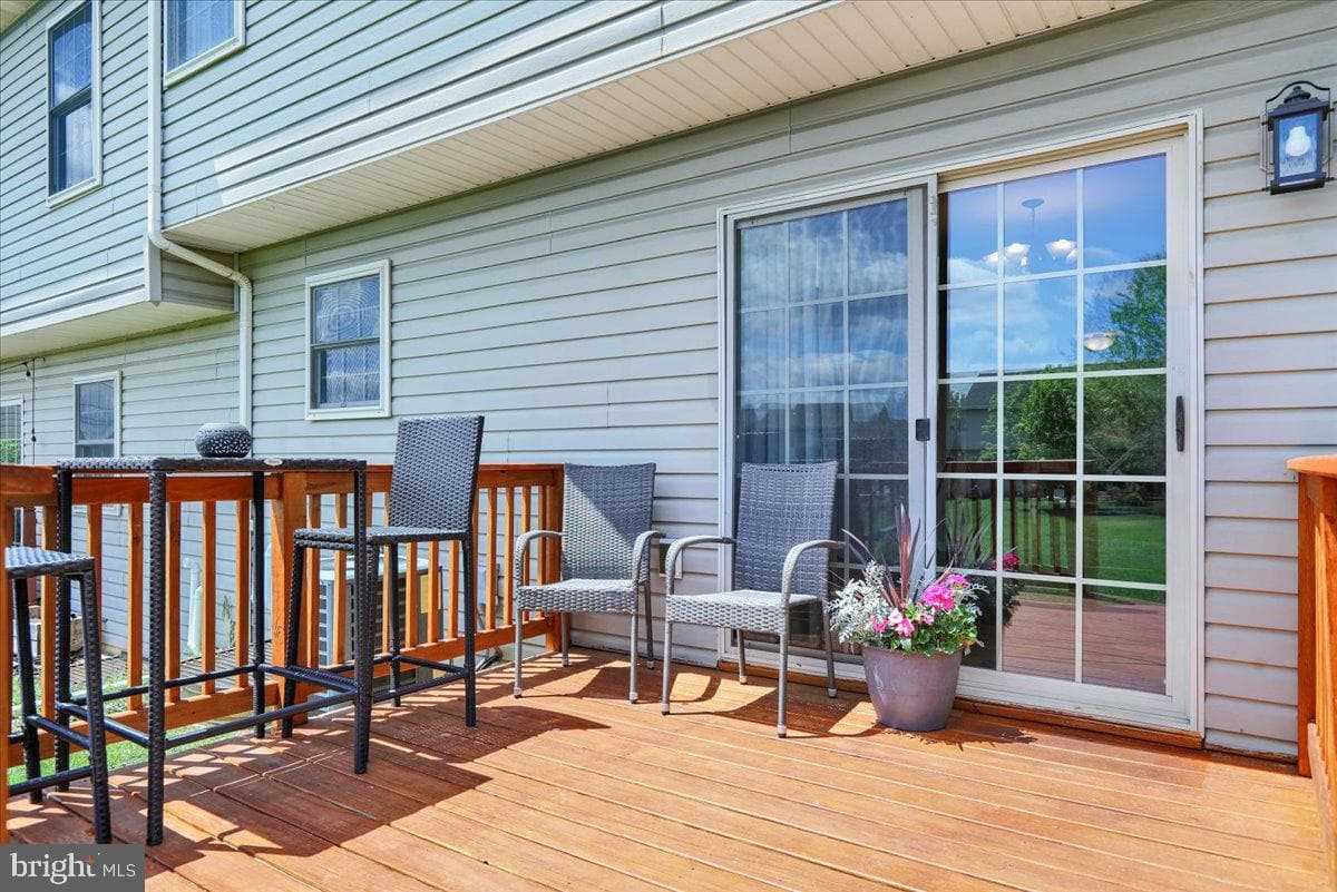345 Alexandria Court photo 17
