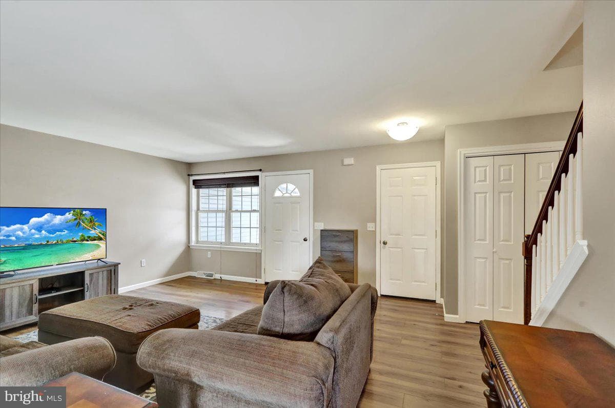 345 Alexandria Court photo 18