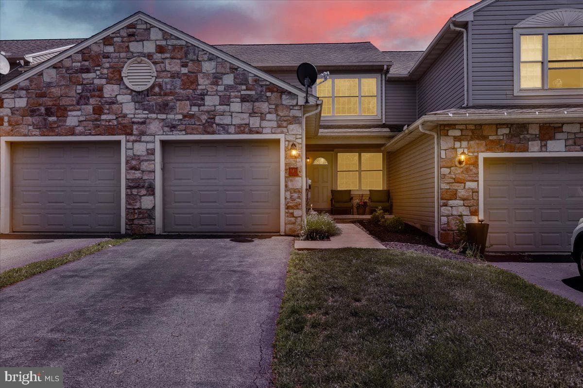 345 Alexandria Court photo 2