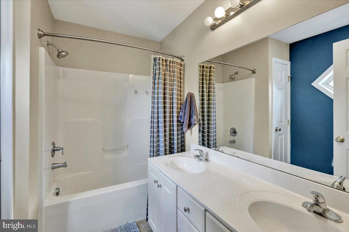 345 Alexandria Court photo 22