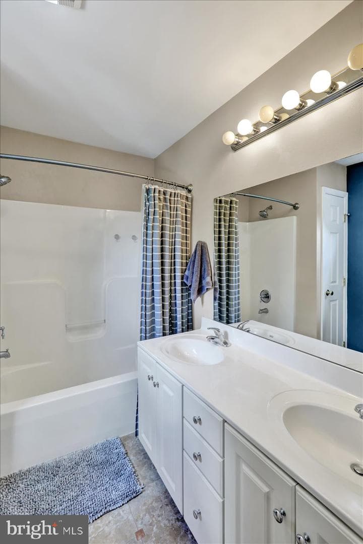 345 Alexandria Court photo 23