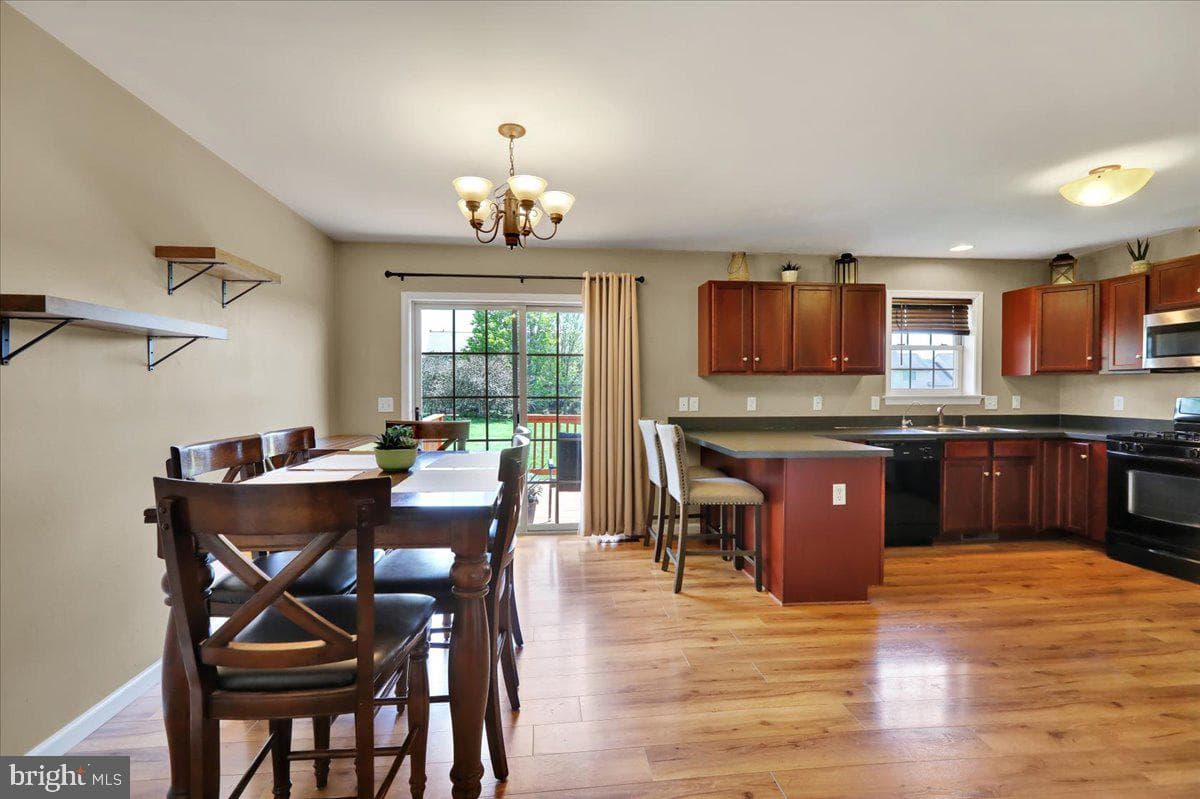 345 Alexandria Court photo 8