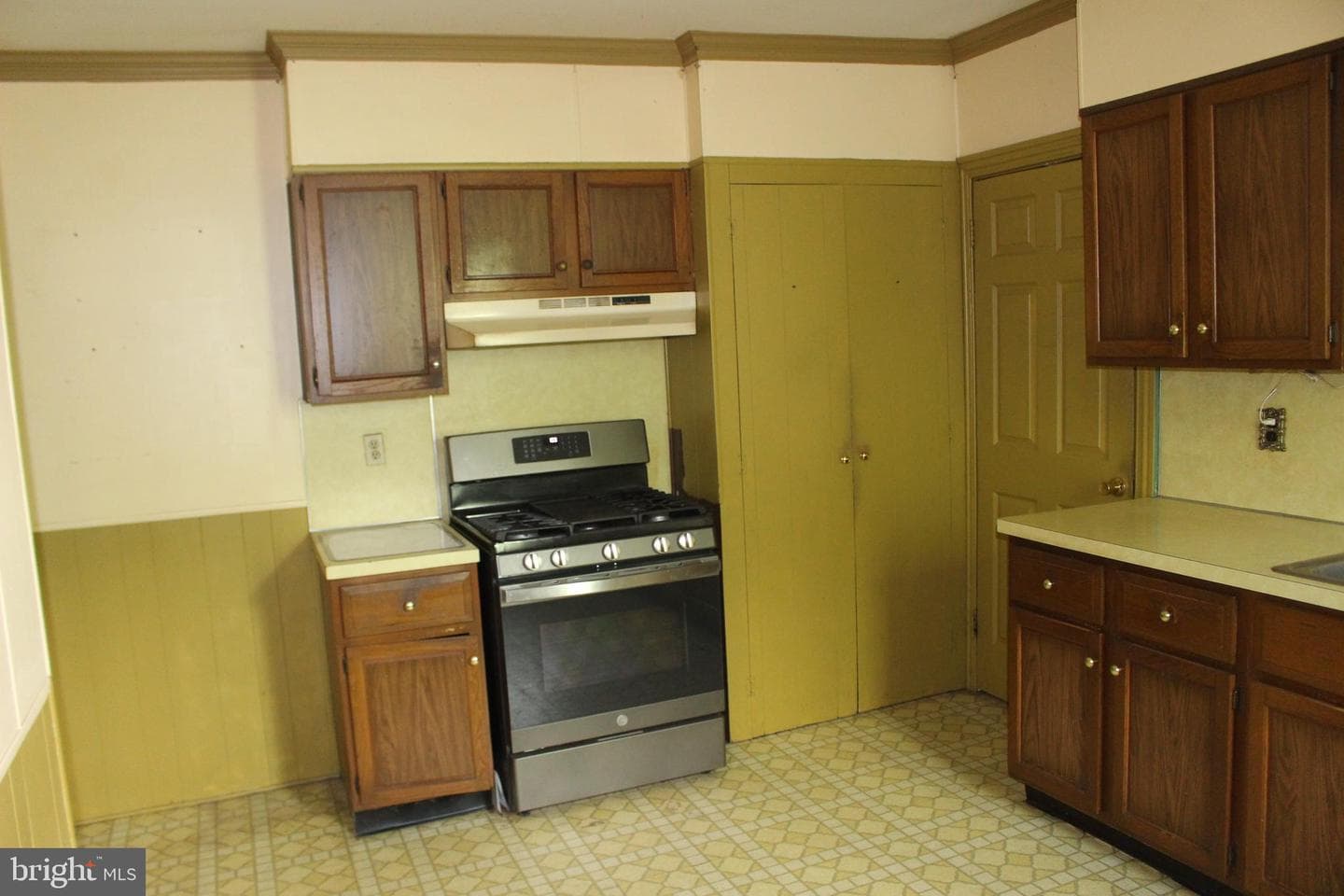 527 W Market Street photo 8