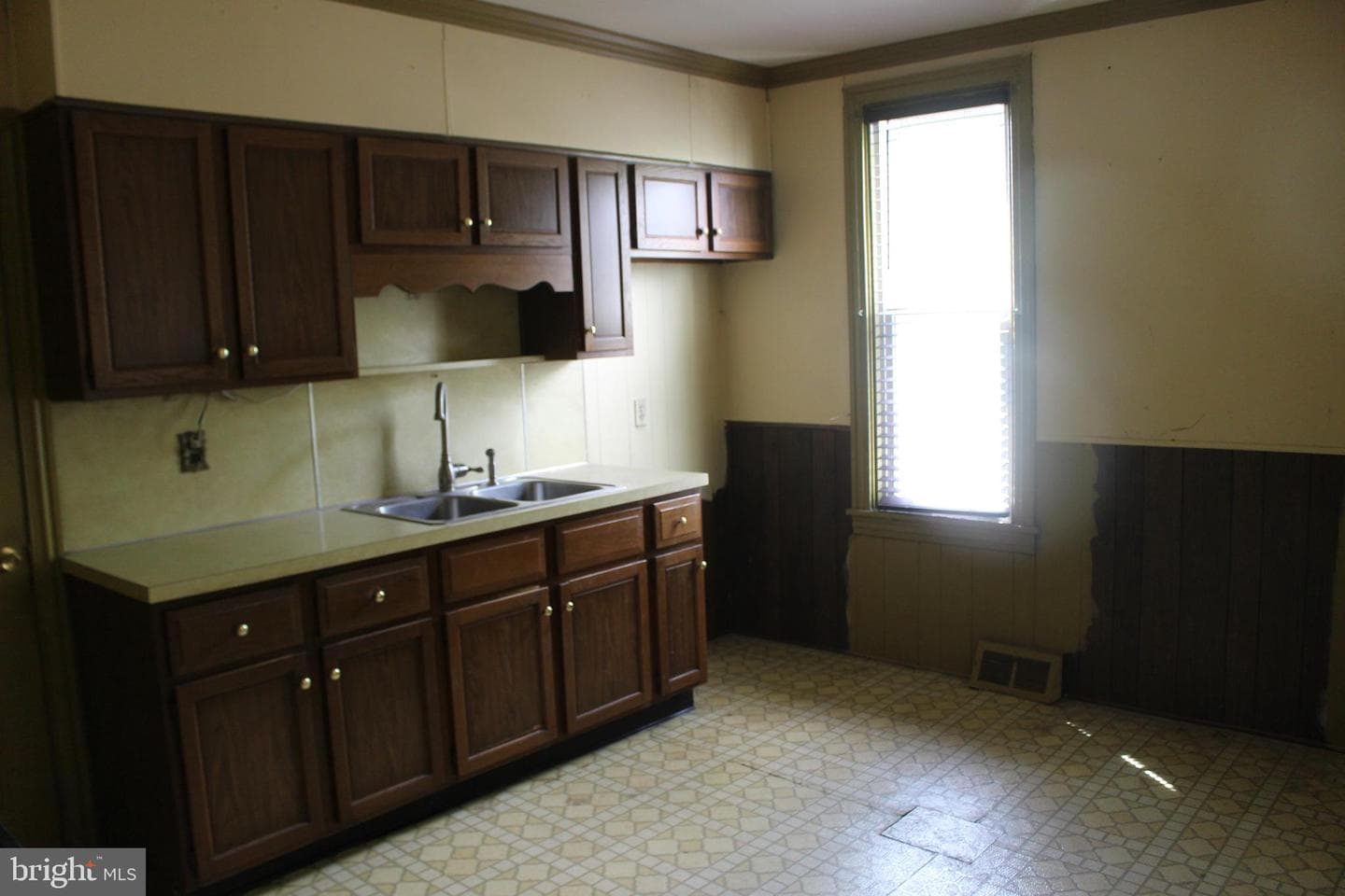 527 W Market Street photo 9