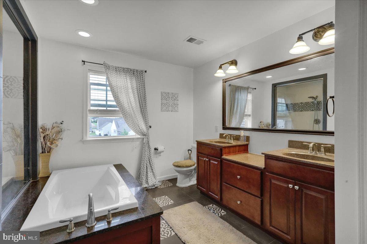 896 Fenton Avenue photo 24