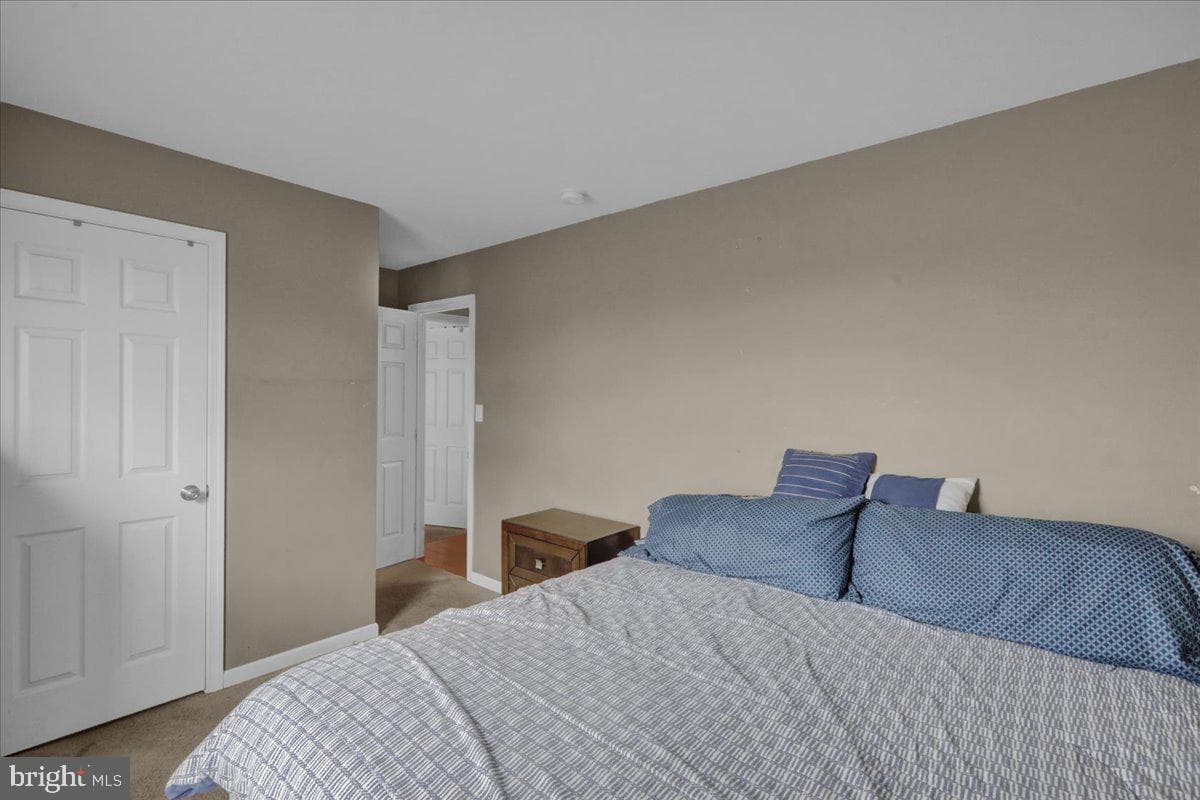 896 Fenton Avenue photo 31