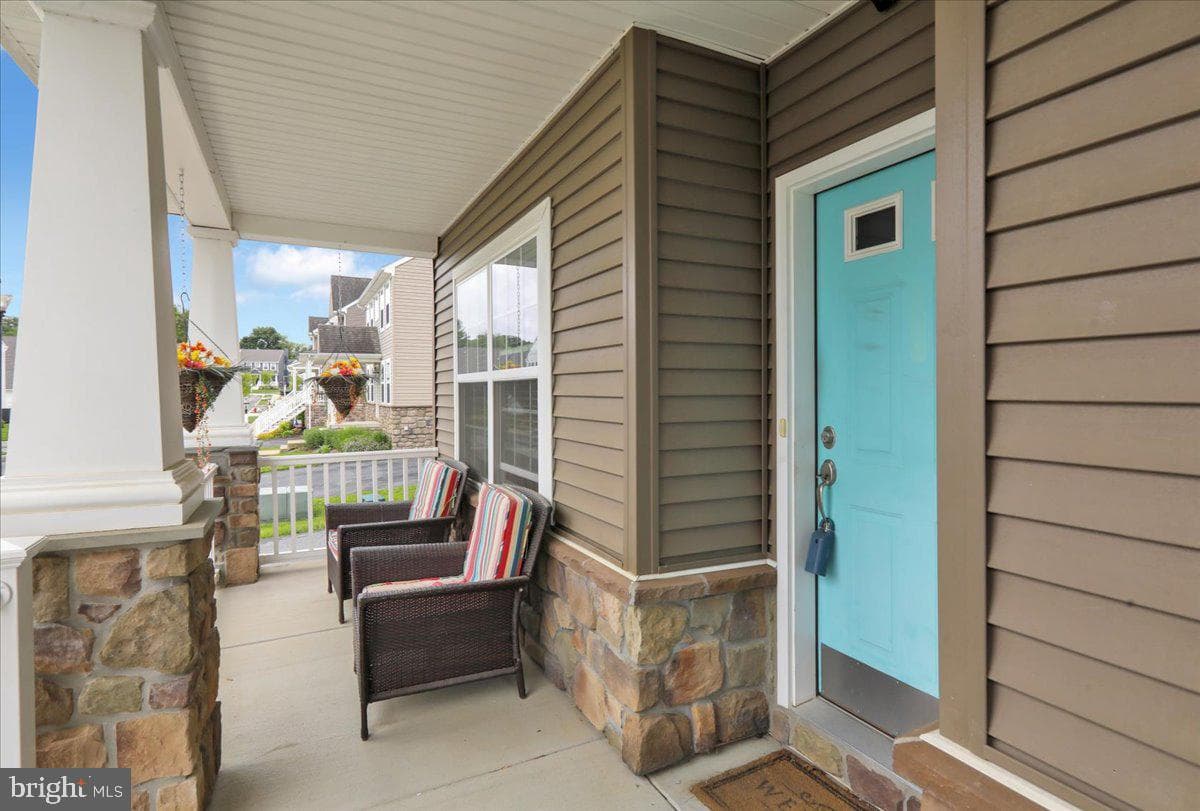 896 Fenton Avenue photo 4