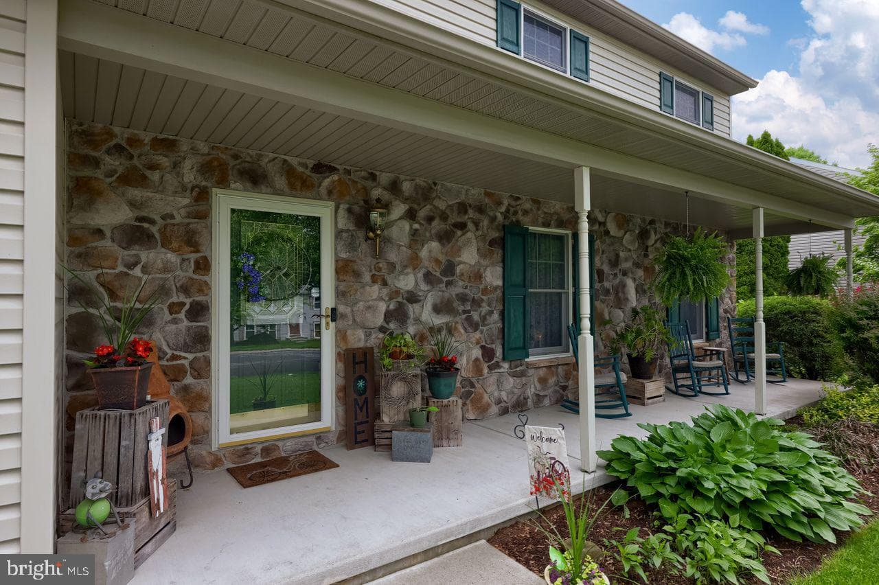 1015 Flagstone Court photo 3