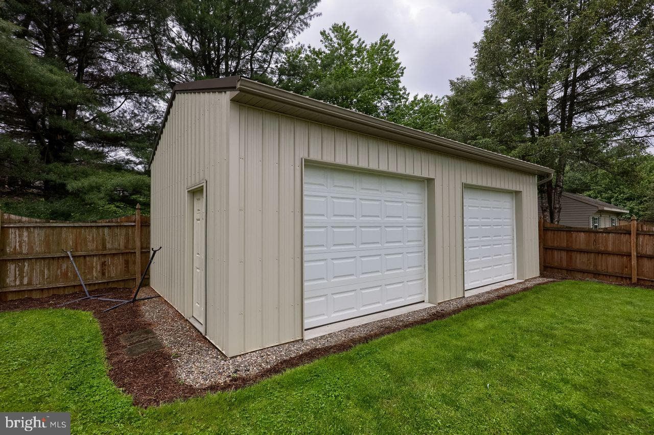 1015 Flagstone Court photo 9