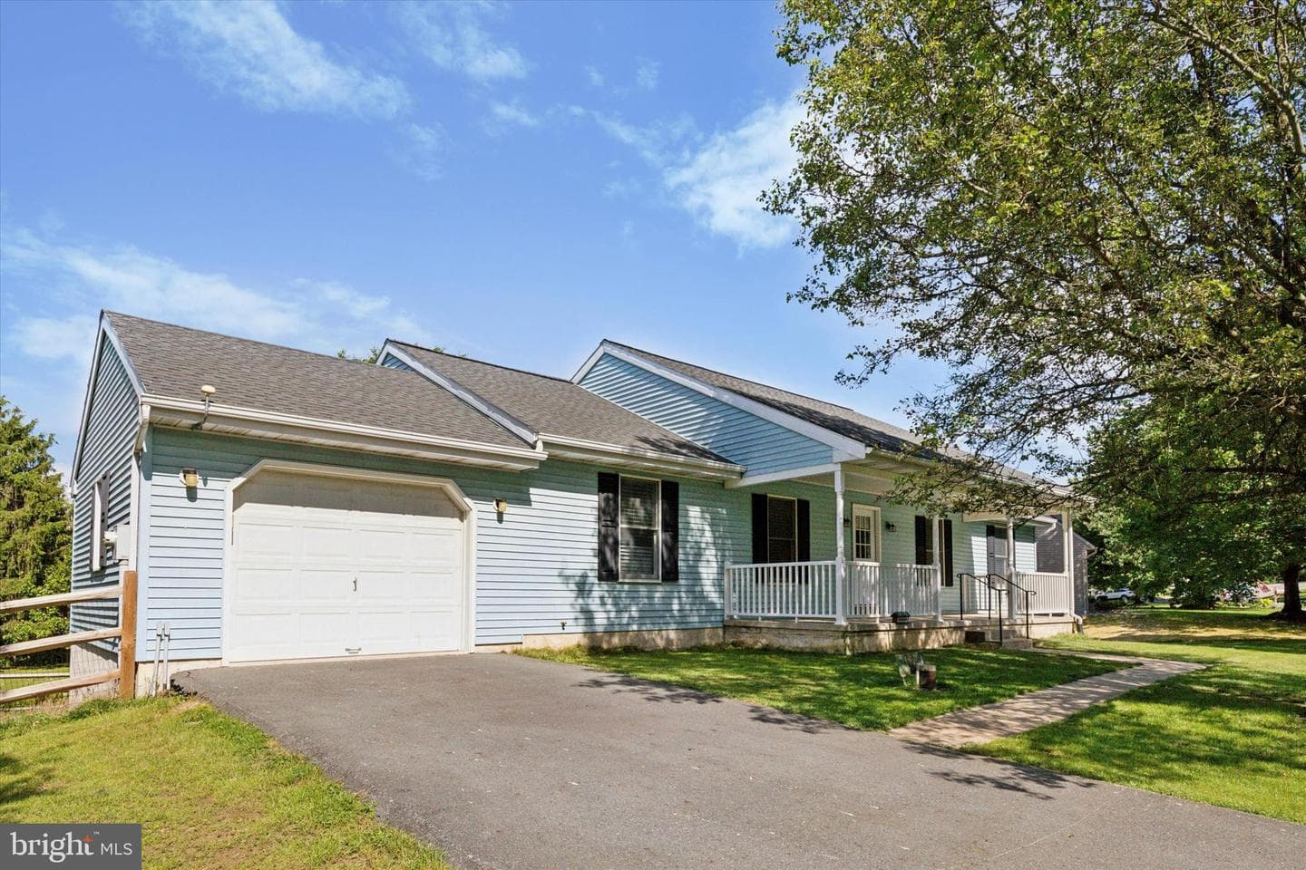 1069 Hearthstone Road photo 2