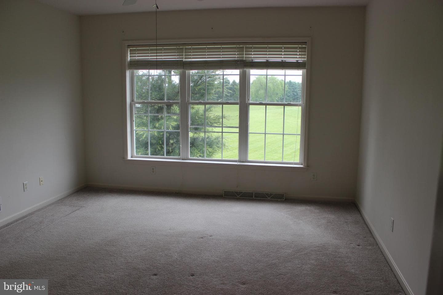 15 Reagan Drive photo 13