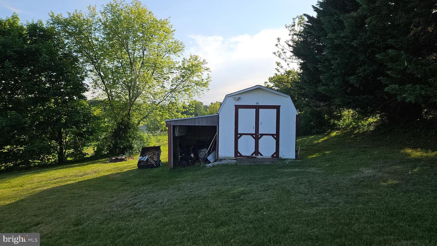 1300 River Road photo 19