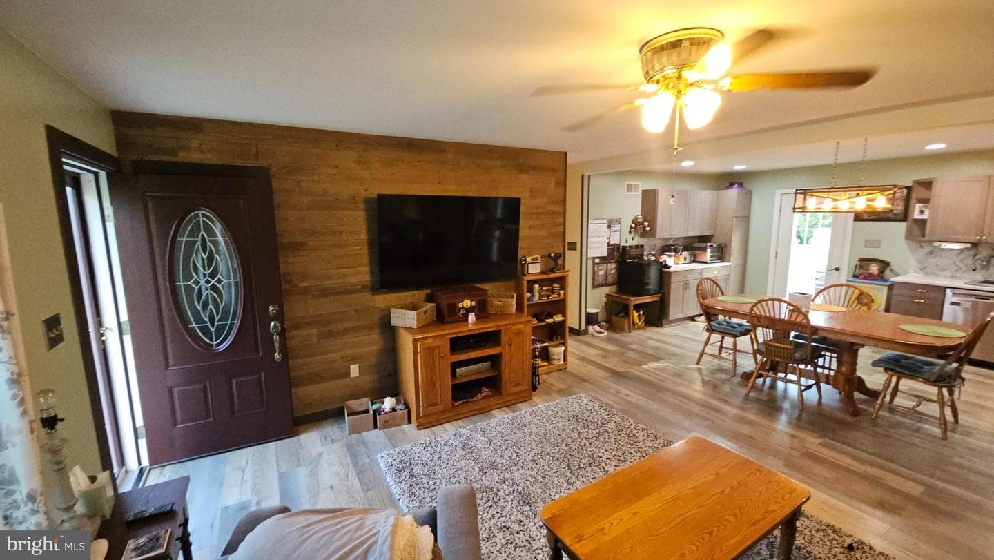 1300 River Road photo 2